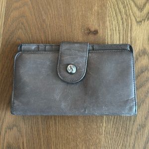 Hobo wallet with wristlet handle
